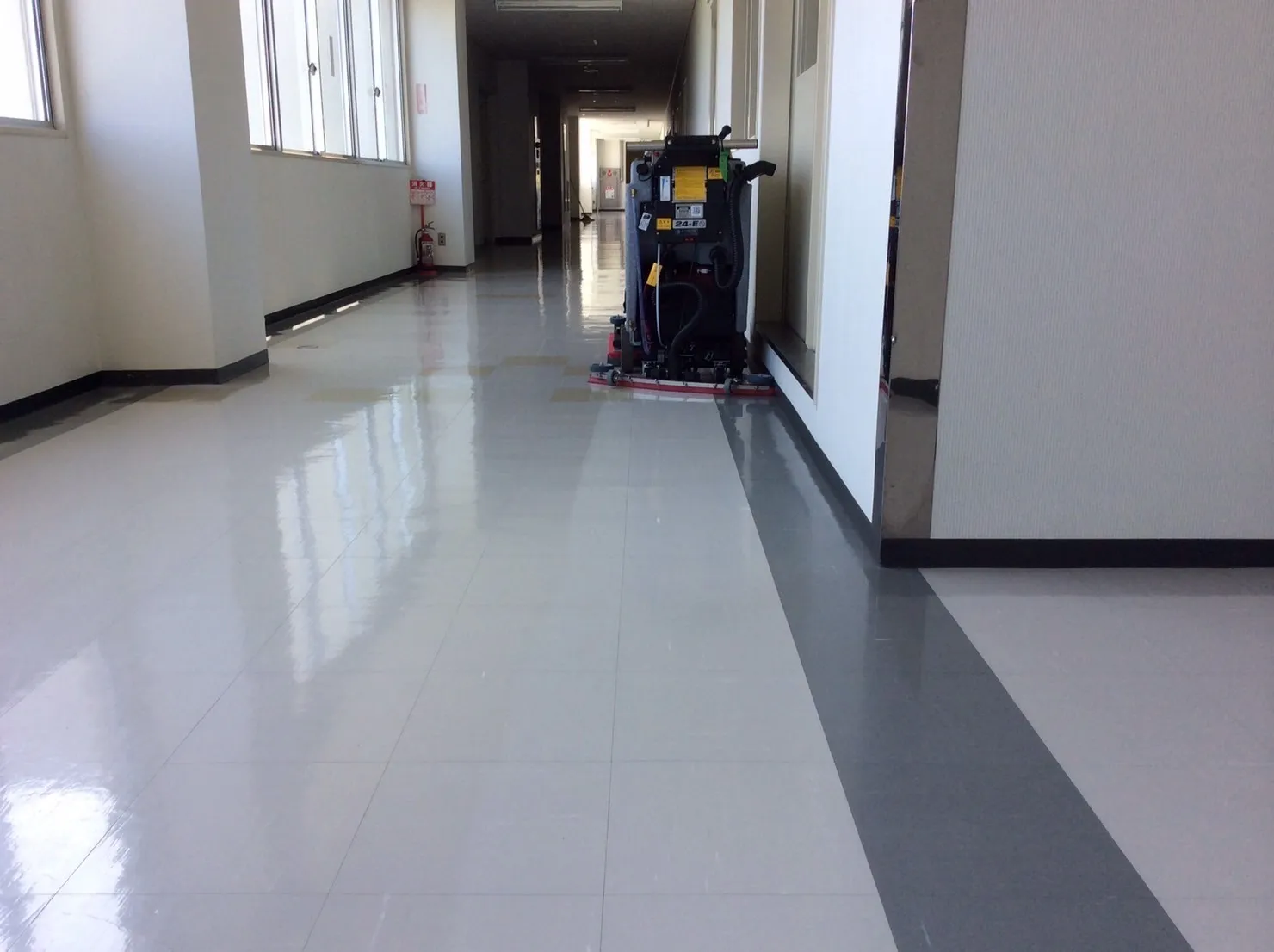 フロアメンテナンス